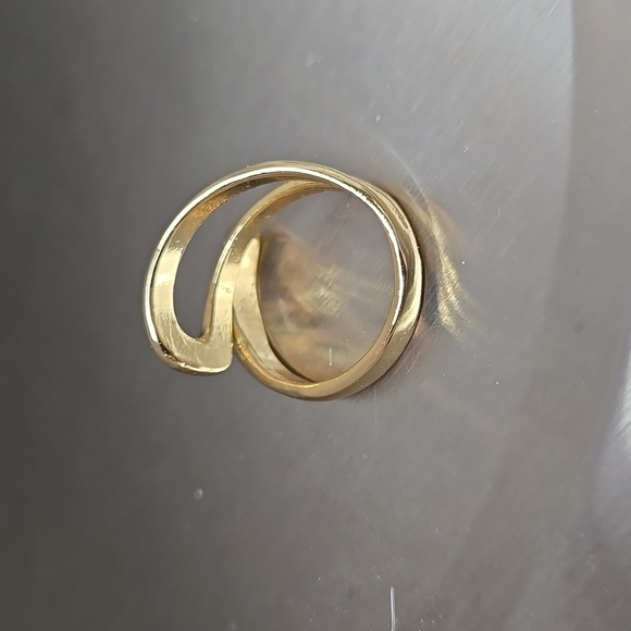 Simple Gold Tone Fashion Ring Size 6 - Picture 5 of 10